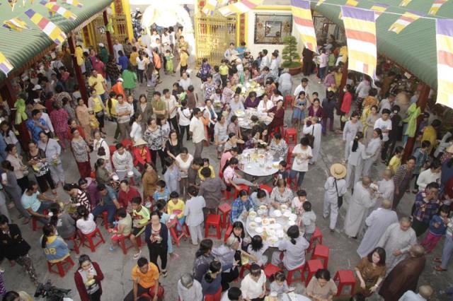 TP. Sa Đéc: Buffet Chay Gây Quỹ Từ Thiện Cứu Trợ Miền Trung