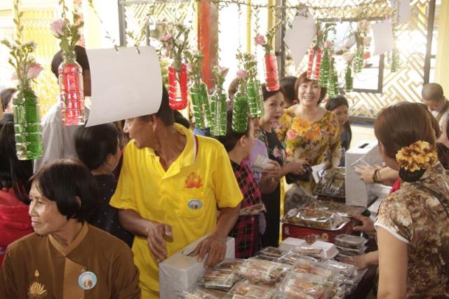 TP. Sa Đéc: Buffet Chay Gây Quỹ Từ Thiện Cứu Trợ Miền Trung