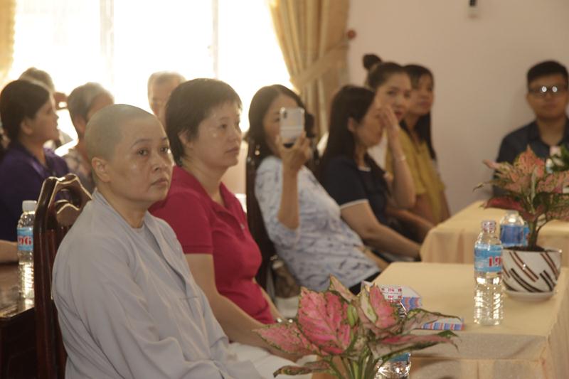 Đồng Tháp: Phát quà từ thiện cho gia đình nghèo và người mù TP. Sa Đéc