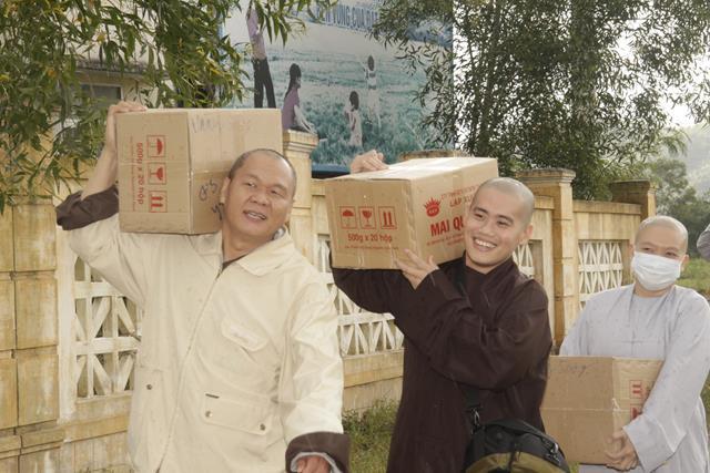 Phật giáo Đồng Tháp cứu trợ các tỉnh miền trung