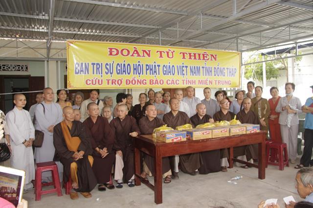 Phật giáo Đồng Tháp cứu trợ các tỉnh miền trung