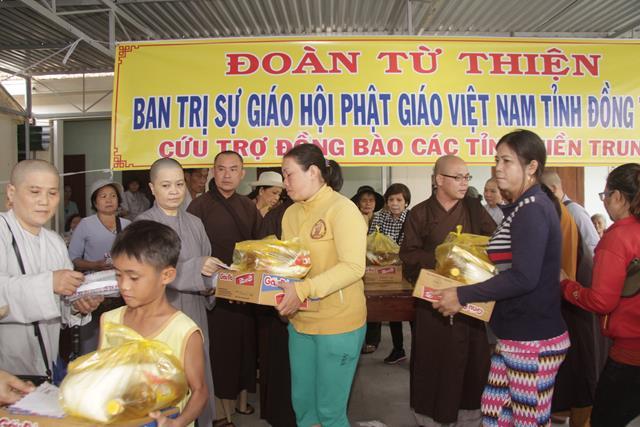 Phật giáo Đồng Tháp cứu trợ các tỉnh miền trung