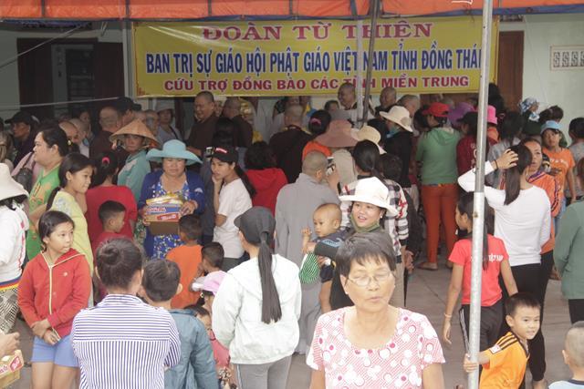 Phật giáo Đồng Tháp cứu trợ các tỉnh miền trung