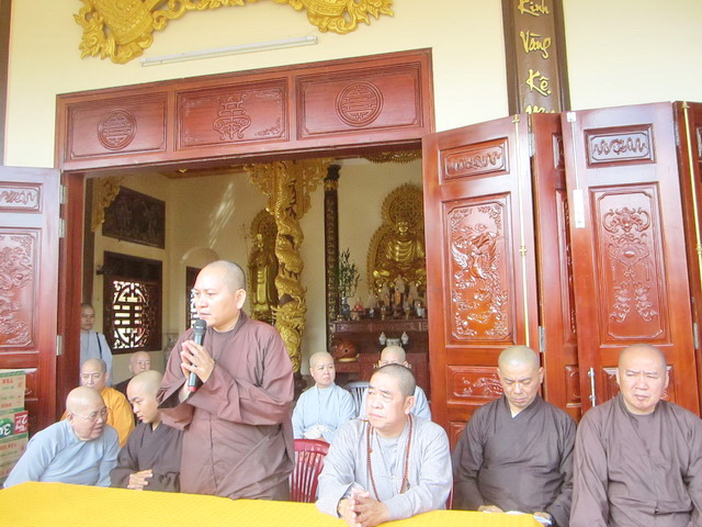 Chùa Phước Viên và Lâm Quang tặng quà từ thiện