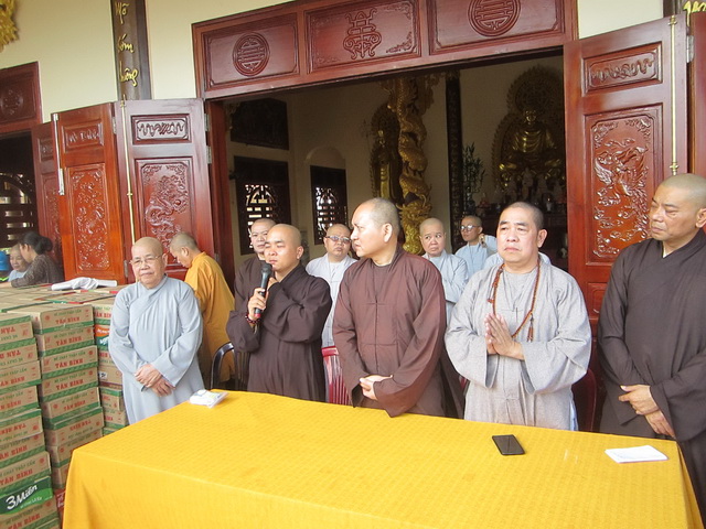 Chùa Phước Viên và Lâm Quang tặng quà từ thiện