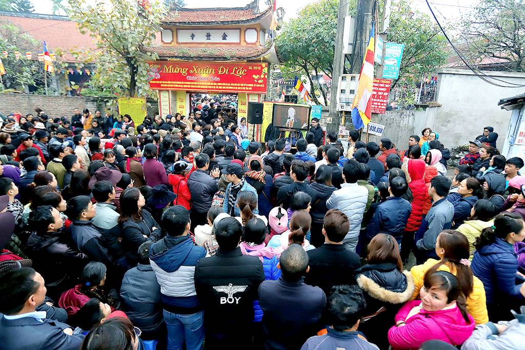 Hơn 10 ngàn người dụ lễ phóng sanh đầu năm