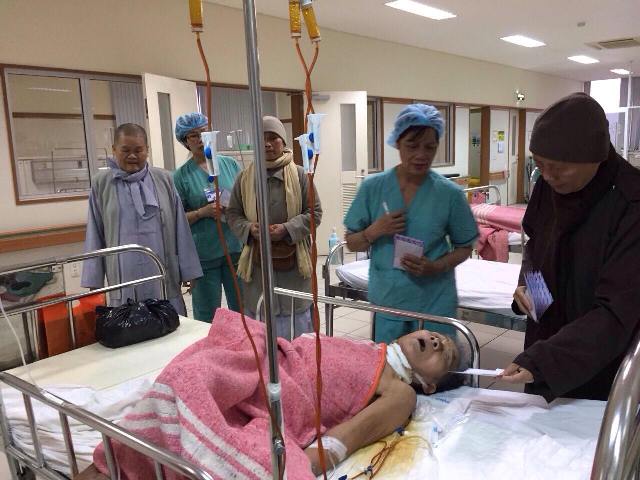 TT. Huế: Ban Từ thiện Xã hội GHPGVN tỉnh tiếp tục trao quà Tết đến người nghèo