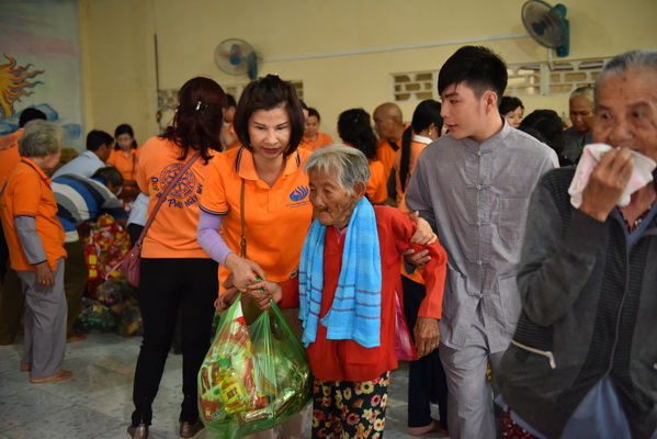Quỹ Đạo Phật Ngày Nay Trao tặng “Quà Tết Yêu Thương” tại Bến Tre và Cà Mau Ngày 06-07/01/2018 (C135)