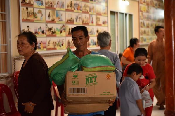 Quỹ Đạo Phật Ngày Nay Trao tặng “Quà Tết Yêu Thương” tại Bến Tre và Cà Mau Ngày 06-07/01/2018 (C135)