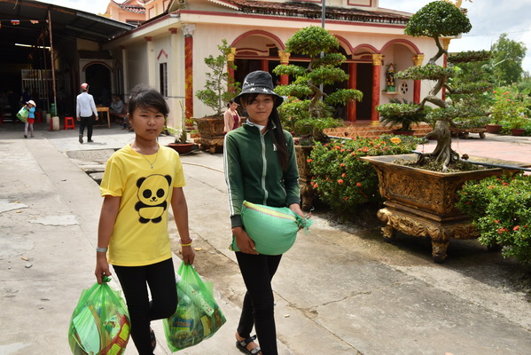 Quỹ Đạo Phật Ngày Nay Trao tặng “Quà Tết Yêu Thương” tại Bến Tre và Cà Mau Ngày 06-07/01/2018 (C135)