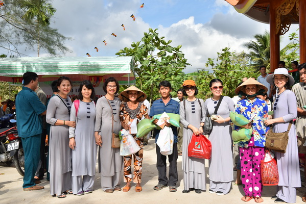 Quỹ Đạo Phật Ngày Nay Trao tặng “Quà Tết Yêu Thương” tại Bến Tre và Cà Mau Ngày 06-07/01/2018 (C135)