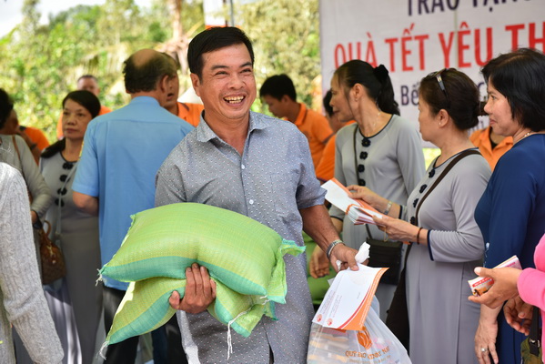 Quỹ Đạo Phật Ngày Nay Trao tặng “Quà Tết Yêu Thương” tại Bến Tre và Cà Mau Ngày 06-07/01/2018 (C135)