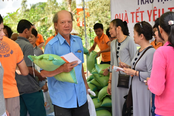 Quỹ Đạo Phật Ngày Nay Trao tặng “Quà Tết Yêu Thương” tại Bến Tre và Cà Mau Ngày 06-07/01/2018 (C135)