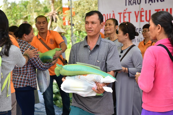 Quỹ Đạo Phật Ngày Nay Trao tặng “Quà Tết Yêu Thương” tại Bến Tre và Cà Mau Ngày 06-07/01/2018 (C135)