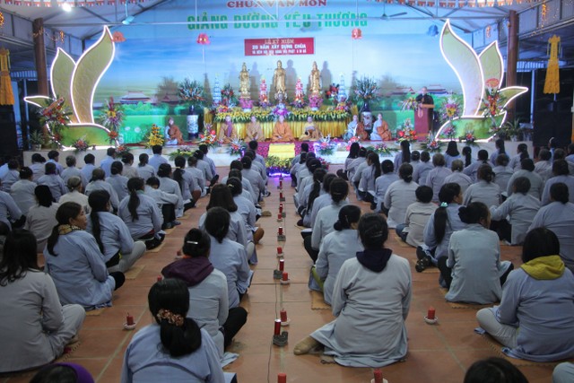 Thái Bình: Đêm hoa đăng vía Phật Di Đà tại chùa Văn Môn