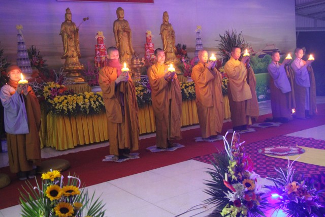Thái Bình: Đêm hoa đăng vía Phật Di Đà tại chùa Văn Môn