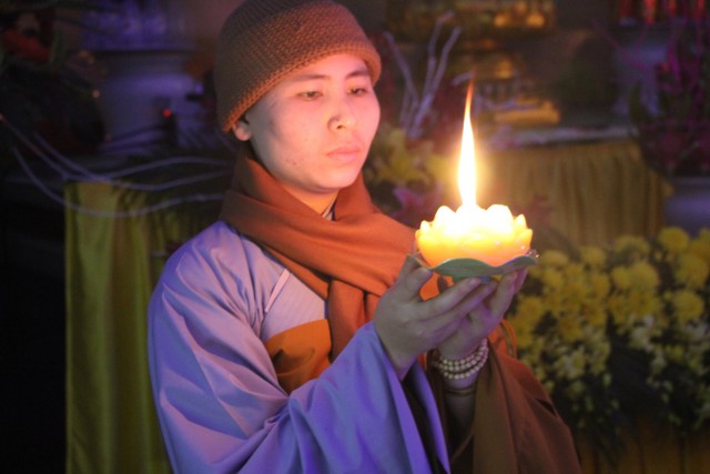 Thái Bình: Đêm hoa đăng vía Phật Di Đà tại chùa Văn Môn