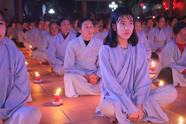 Thái Bình: Đêm hoa đăng vía Phật Di Đà tại chùa Văn Môn