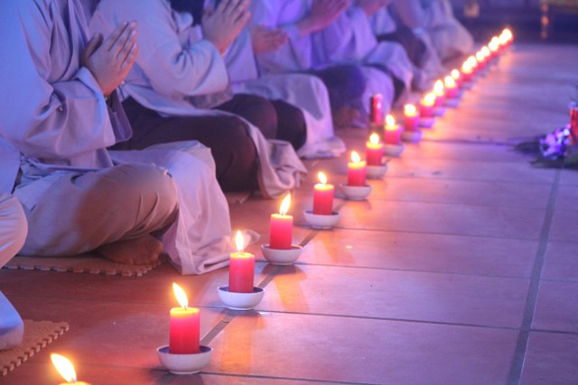 Thái Bình: Đêm hoa đăng vía Phật Di Đà tại chùa Văn Môn