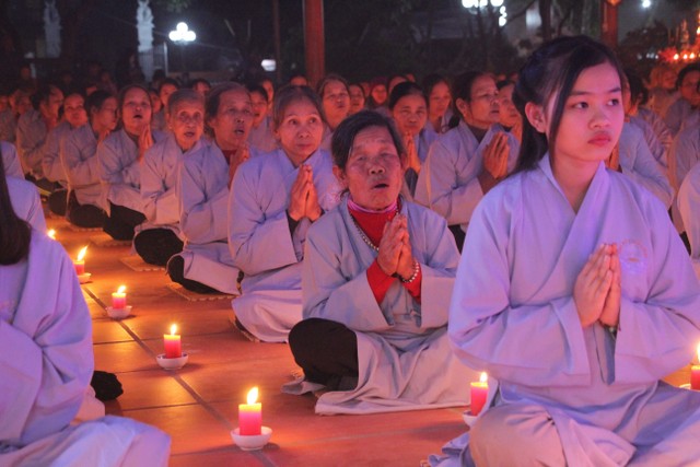 Thái Bình: Đêm hoa đăng vía Phật Di Đà tại chùa Văn Môn