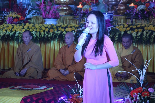 Thái Bình: Đêm hoa đăng vía Phật Di Đà tại chùa Văn Môn