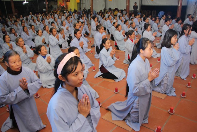 Thái Bình: Đêm hoa đăng vía Phật Di Đà tại chùa Văn Môn