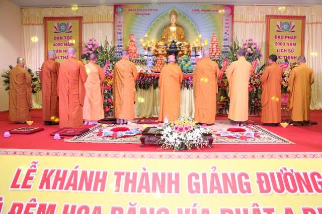 Thái Bình: Đêm hoa đăng vía Phật Di Đà tại chùa Hoằng Văn