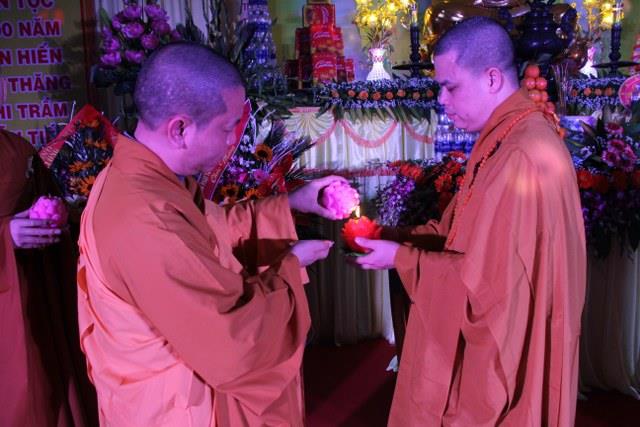 Thái Bình: Đêm hoa đăng vía Phật Di Đà tại chùa Hoằng Văn
