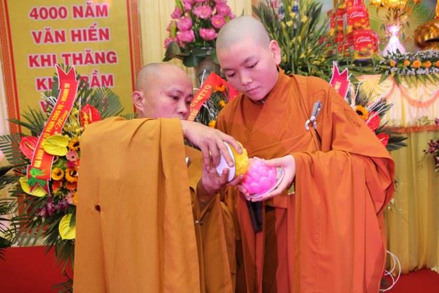 Thái Bình: Đêm hoa đăng vía Phật Di Đà tại chùa Hoằng Văn