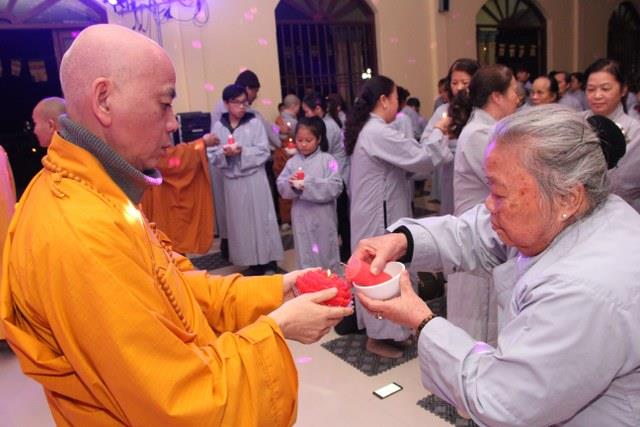 Thái Bình: Đêm hoa đăng vía Phật Di Đà tại chùa Hoằng Văn