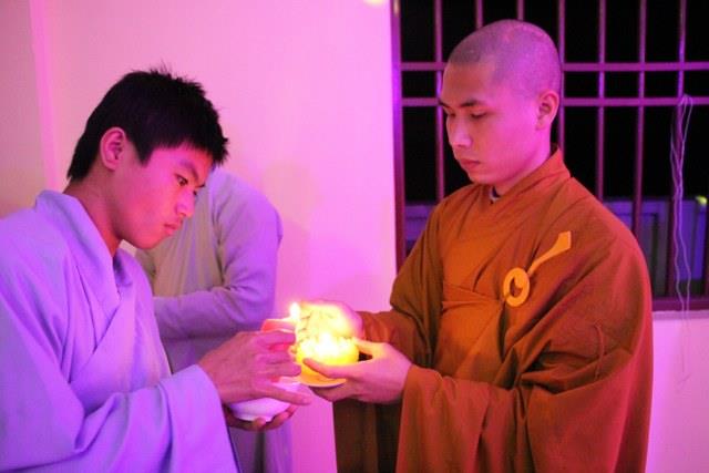 Thái Bình: Đêm hoa đăng vía Phật Di Đà tại chùa Hoằng Văn