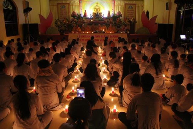 Thái Bình: Đêm hoa đăng vía Phật Di Đà tại chùa Hoằng Văn