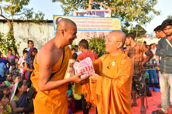 Quỹ Đạo Phật Ngày Nay_Cúng dường Tăng Ni và từ thiện tại Ấn Độ tháng 3/2018 (C154)