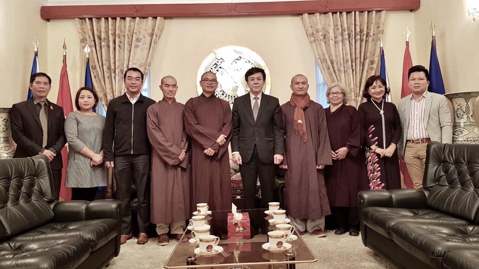 CH Séc: Tiếp đoàn Giáo Thọ Sư và các thành viên Hội đồng Điều hành TW Hội Phật Tử VN