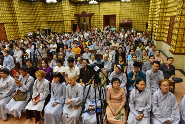 Góc Nhìn Phật Giáo Kỳ 17: Những điều phản cảm và mê tín trong các lễ hội đầu năm