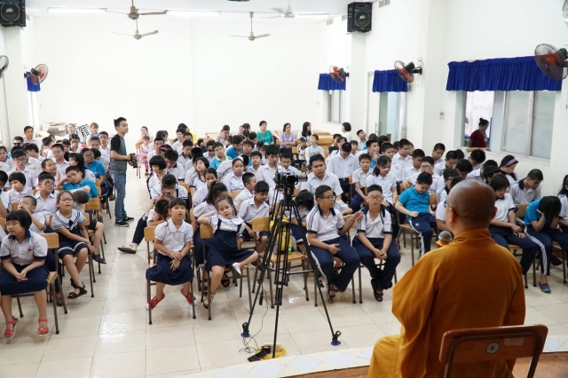 TT. Thích Nhật Từ thuyết giảng tại trường THPT đặc biệt Nguyễn Đình Chiểu