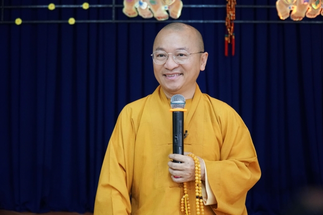 TT. Thích Nhật Từ thuyết giảng tại trường THPT đặc biệt Nguyễn Đình Chiểu