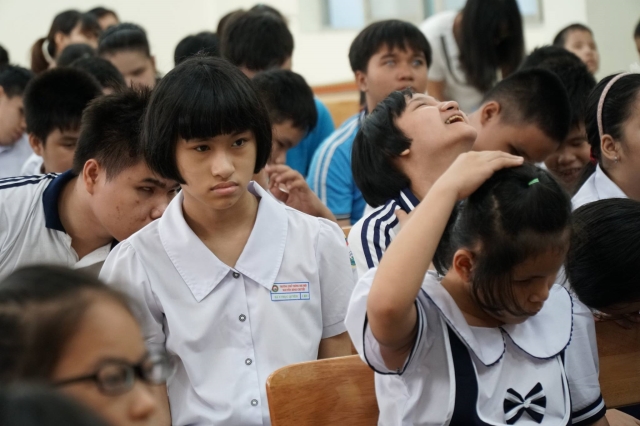 TT. Thích Nhật Từ thuyết giảng tại trường THPT đặc biệt Nguyễn Đình Chiểu