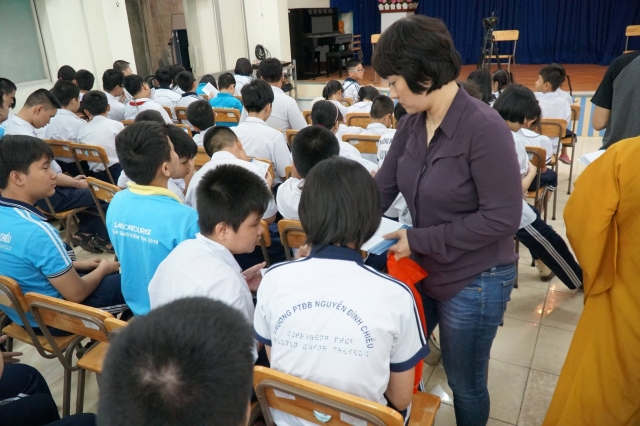 TT. Thích Nhật Từ thuyết giảng tại trường THPT đặc biệt Nguyễn Đình Chiểu
