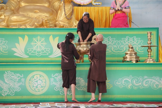 Thái Bình: Gần 1000 thiện sinh dự khóa tu sen hồng chùa Từ Xuyên