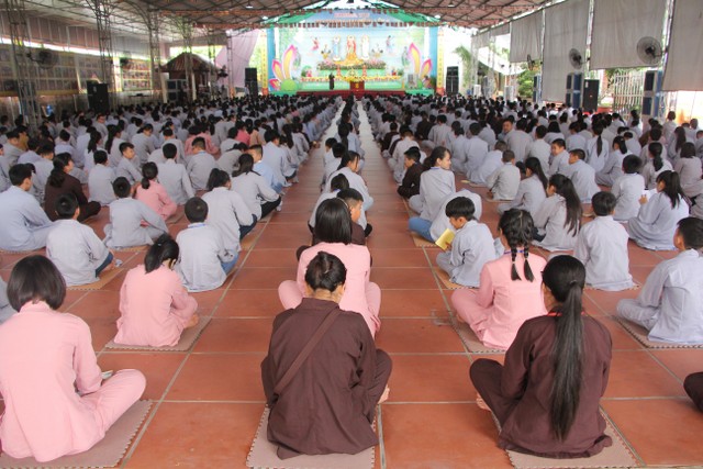 Thái Bình: Gần 1000 thiện sinh dự khóa tu sen hồng chùa Từ Xuyên