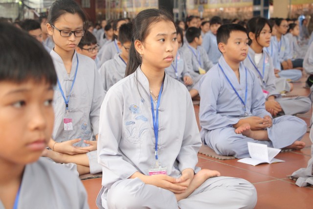Thái Bình: Gần 1000 thiện sinh dự khóa tu sen hồng chùa Từ Xuyên