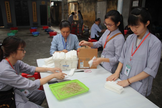 Thái Bình: Gần 1000 thiện sinh dự khóa tu sen hồng chùa Từ Xuyên