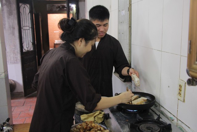 Thái Bình: Gần 1000 thiện sinh dự khóa tu sen hồng chùa Từ Xuyên