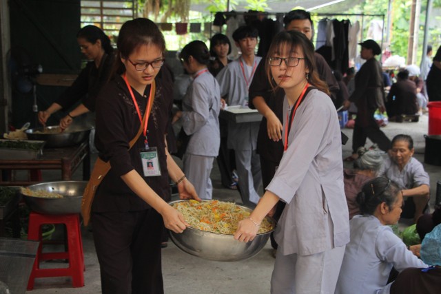 Thái Bình: Gần 1000 thiện sinh dự khóa tu sen hồng chùa Từ Xuyên
