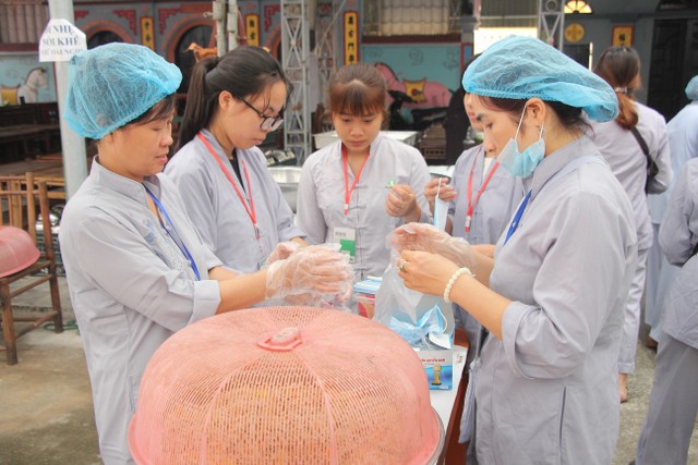 Thái Bình: Gần 1000 thiện sinh dự khóa tu sen hồng chùa Từ Xuyên