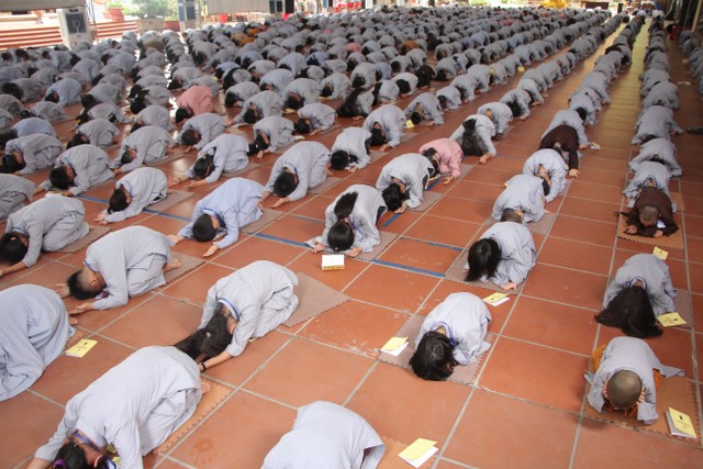 Thái Bình: Gần 1000 thiện sinh dự khóa tu sen hồng chùa Từ Xuyên
