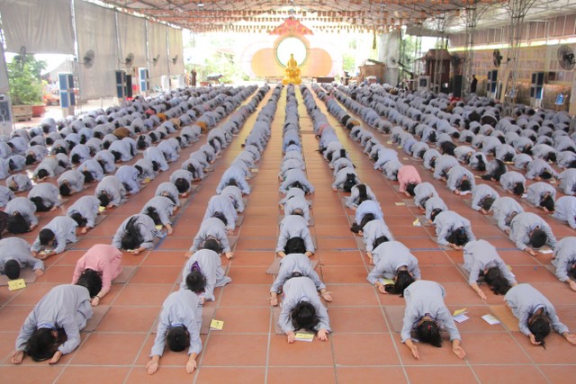 Thái Bình: Gần 1000 thiện sinh dự khóa tu sen hồng chùa Từ Xuyên