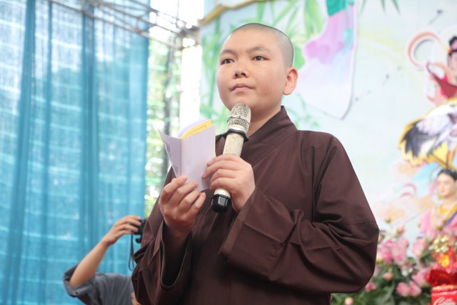 Thái Bình: Gần 1000 thiện sinh dự khóa tu sen hồng chùa Từ Xuyên