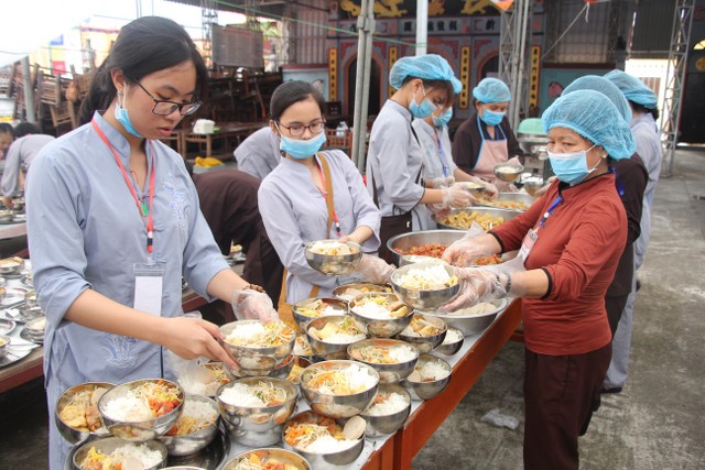 Thái Bình: Gần 1000 thiện sinh dự khóa tu sen hồng chùa Từ Xuyên